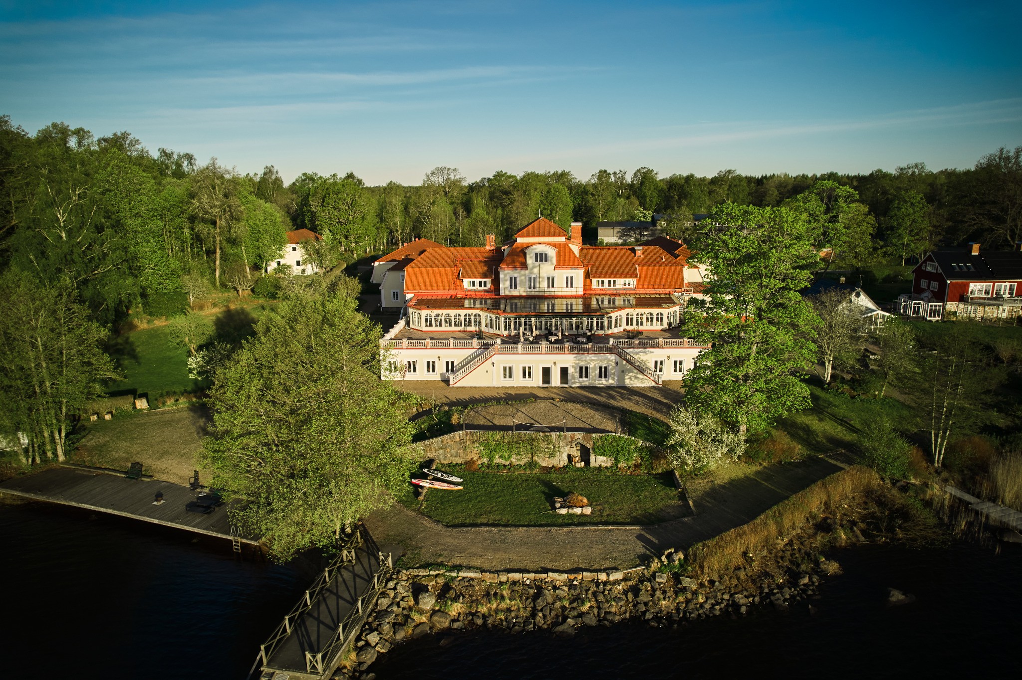 Möckelsnäs Herrgård nära Älmhult med sjö och småländsk natur